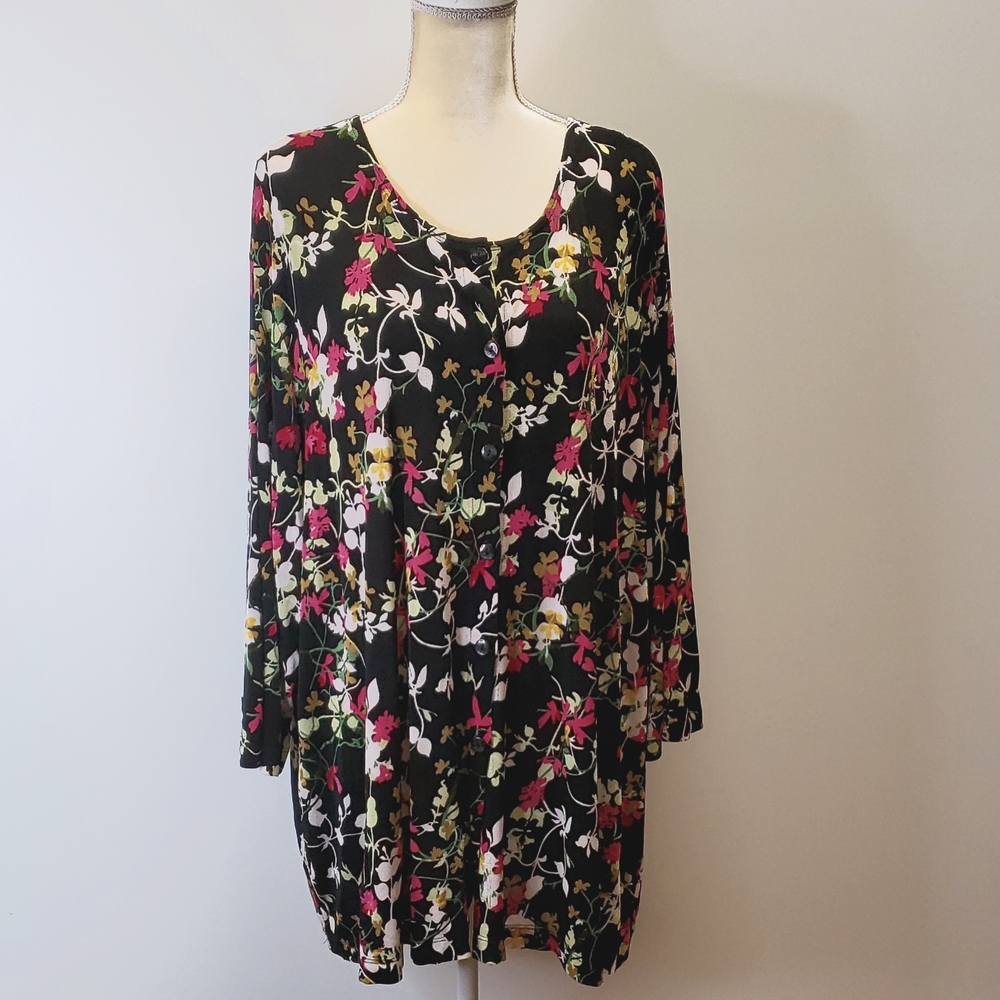 3X  The Travel Collection black floral 3/4 sleeve top  F26